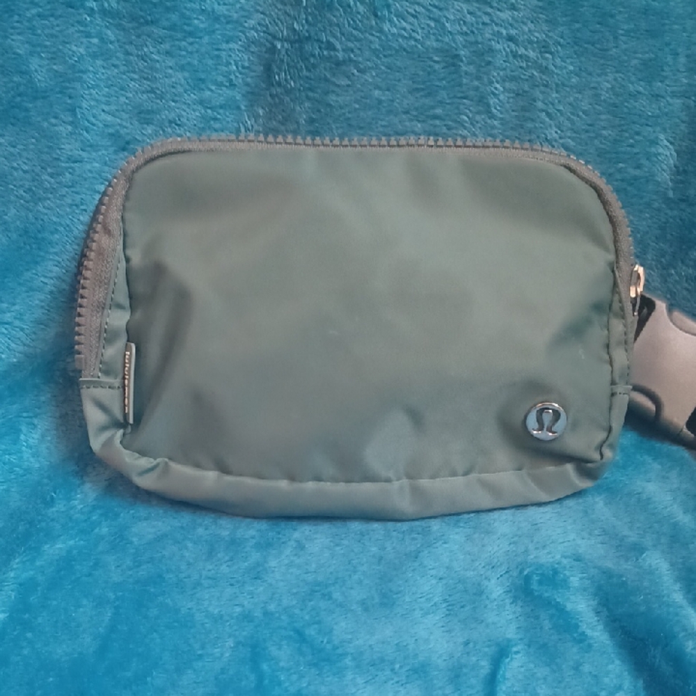 lululemon athletica Olive Belt Bag